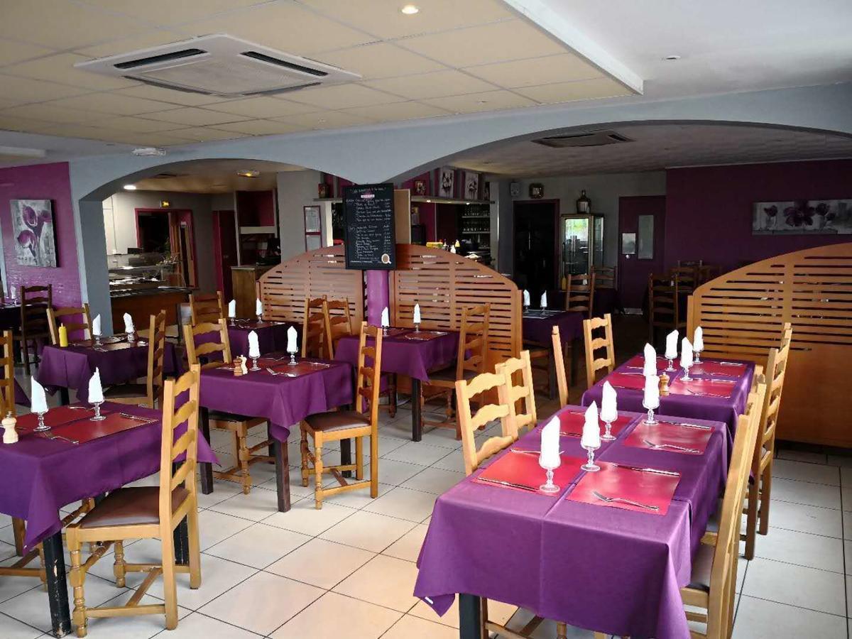 Au Germenoy Hotel Restaurant Vaux-le-Pénil Zewnętrze zdjęcie